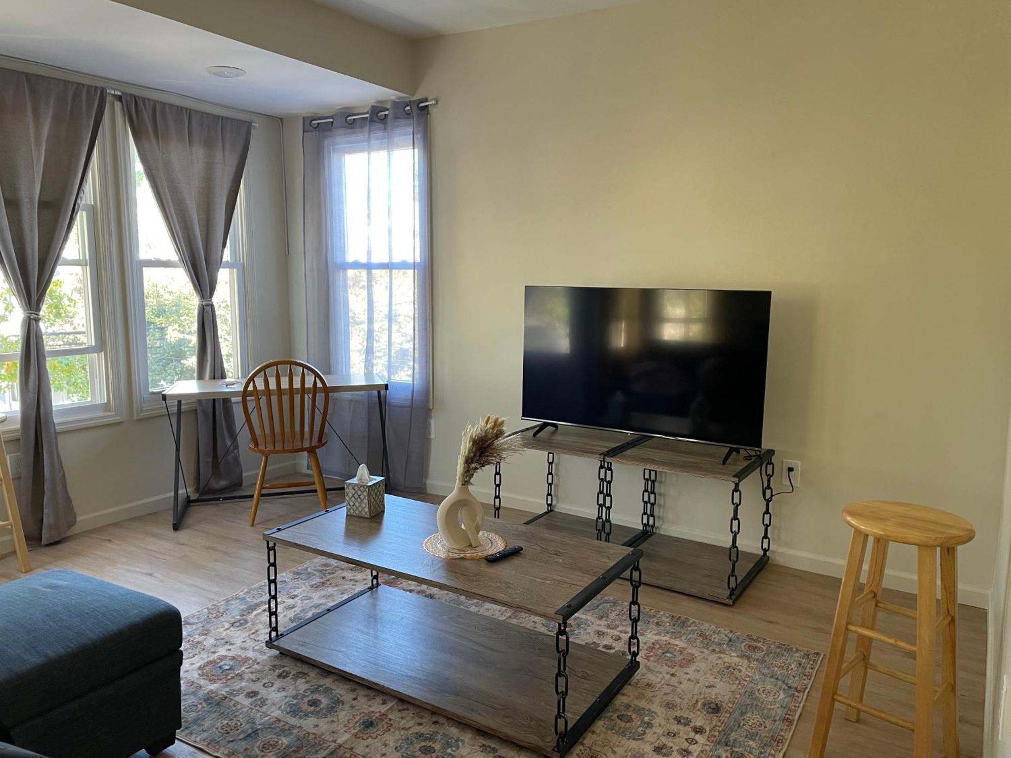 A Great Day In - Elite 3 Bedroom Sunny Retreat Apartment *
